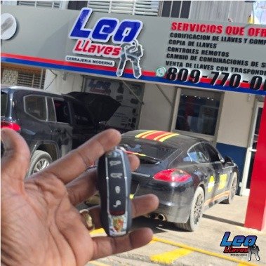 Leo Llaves, SRL - Local